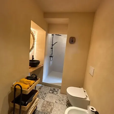 Apartment In Tapigliano With Garden And Parking