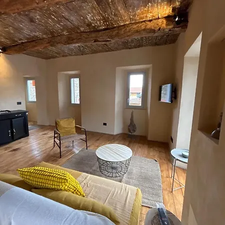 In Tapigliano With Garden And Parking Apartment Nebbiuno